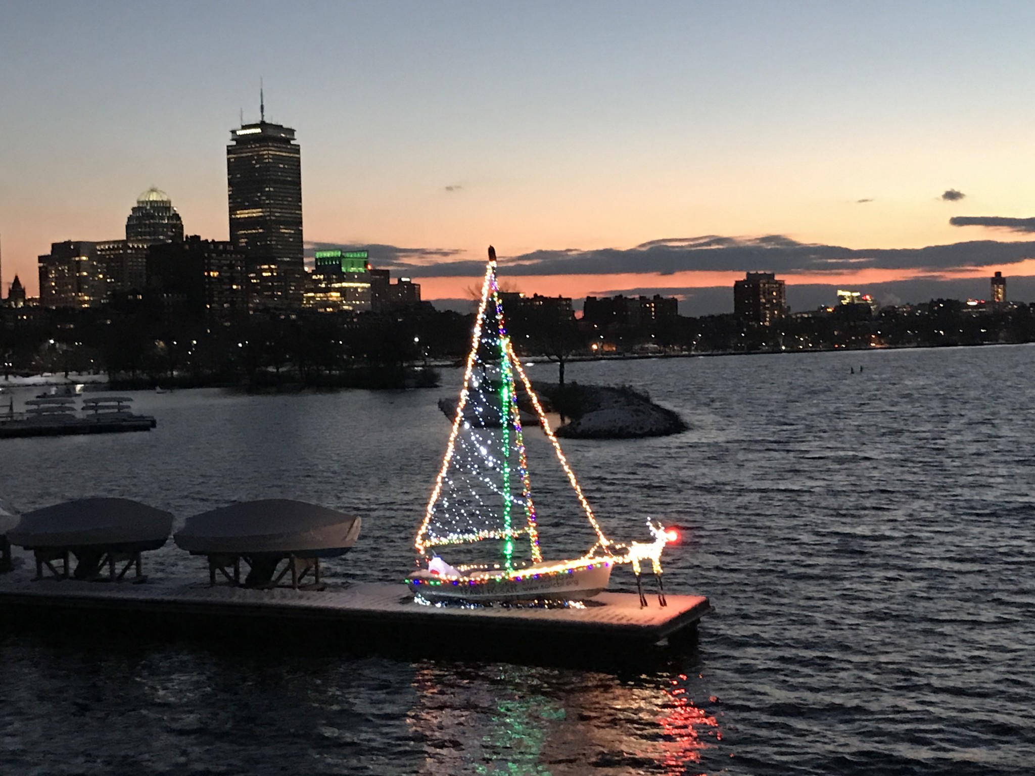 community boating boston, holiday lights in boston, the-alyst.com
