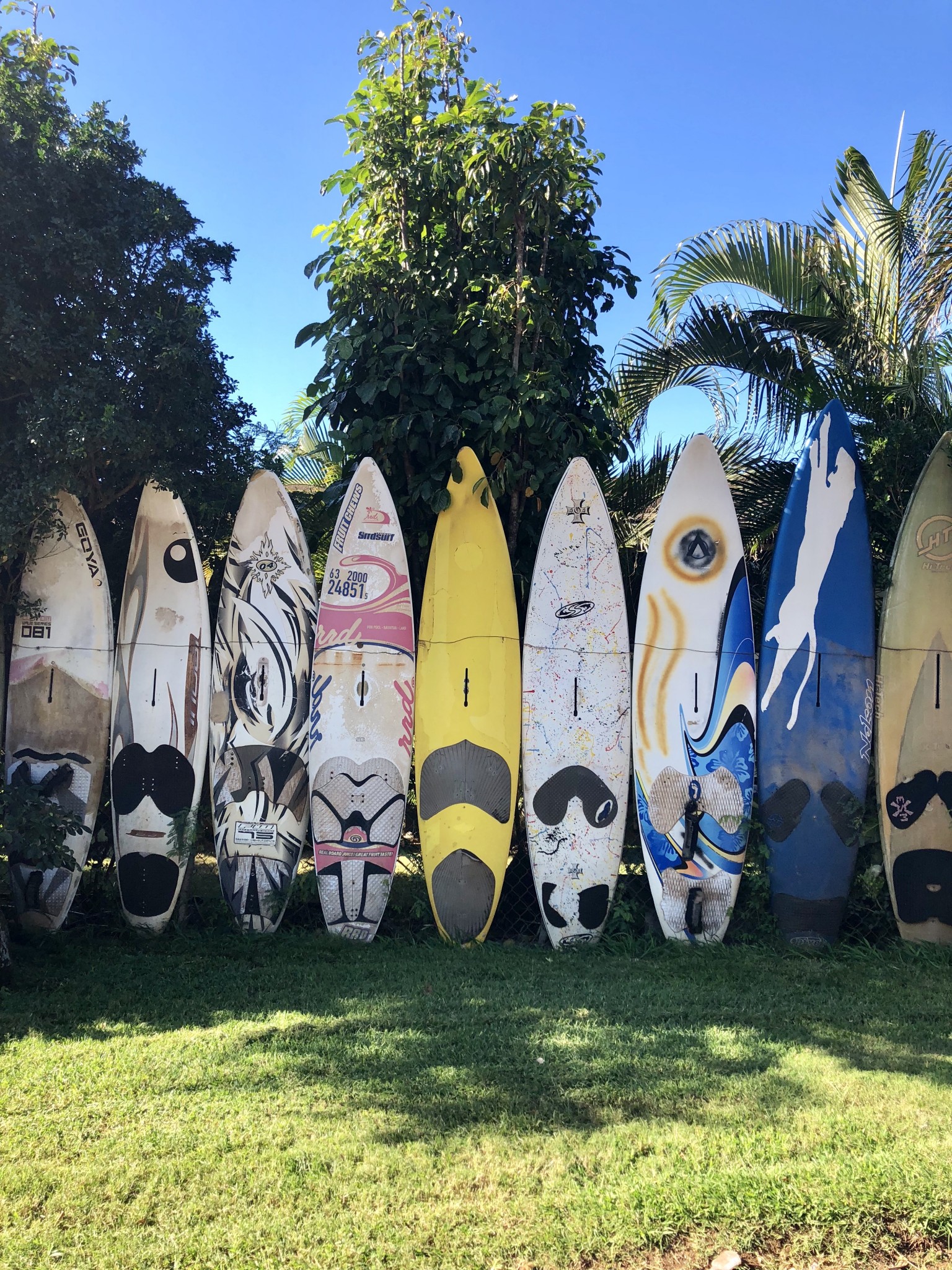 surfboard fence, paia town, maui, the-alyst.com