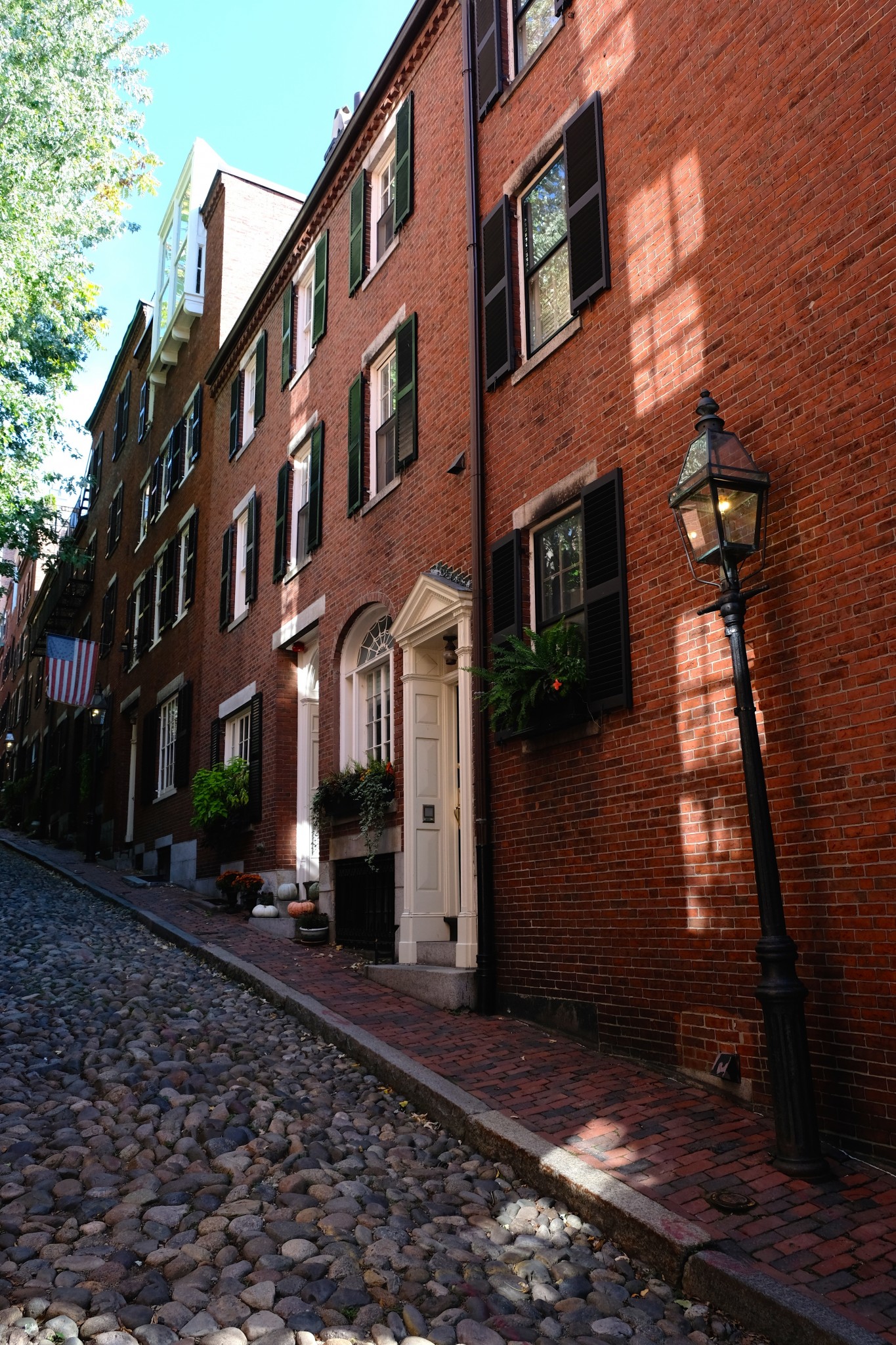 acorn street boston, beacon hill, the-alyst.com