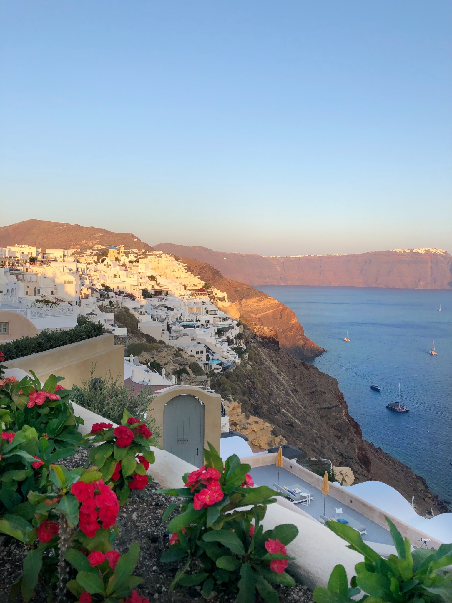 most instagrammable spots oia, santorini, the-alyst.com