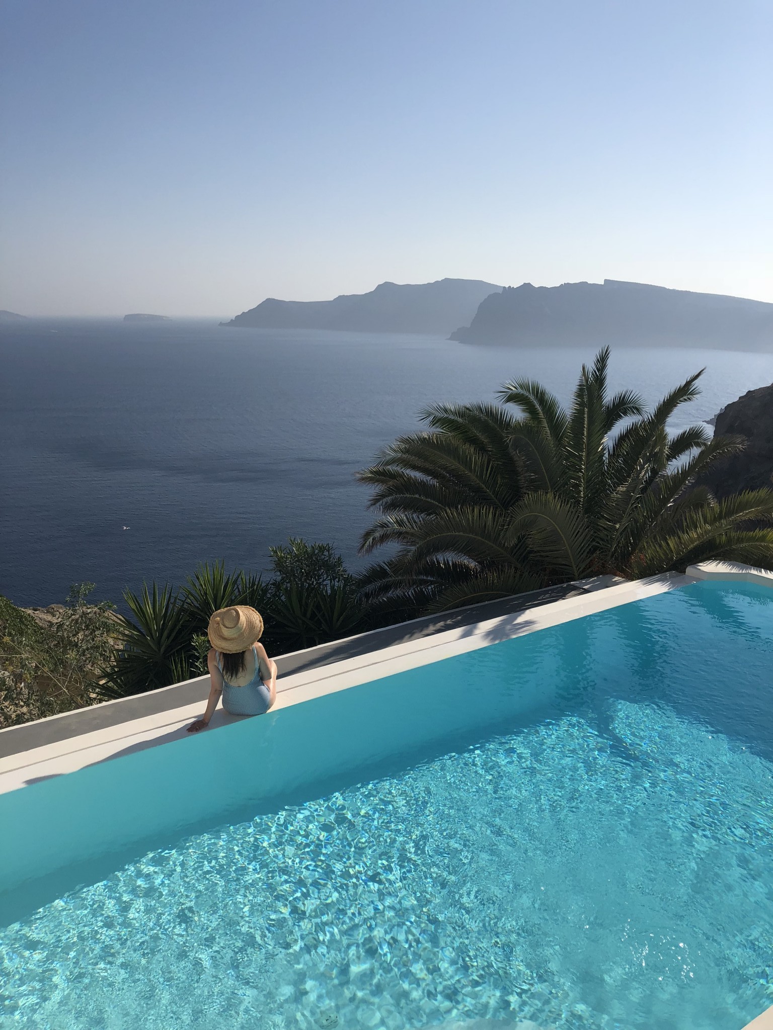 villa katikies, most instagrammable spots oia, santorini, the-alyst.com