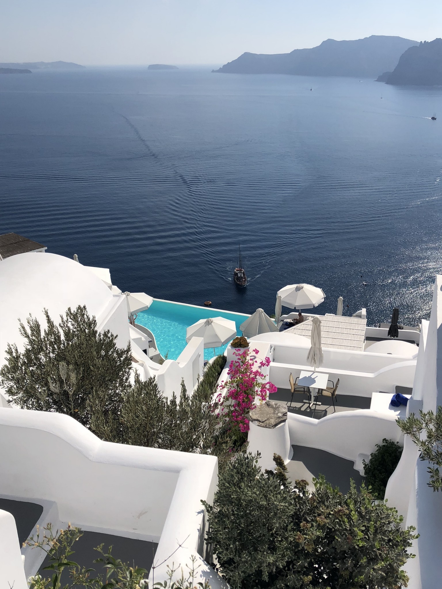 katikies hotel, most instagrammable spots oia, santorini, the-alyst.com