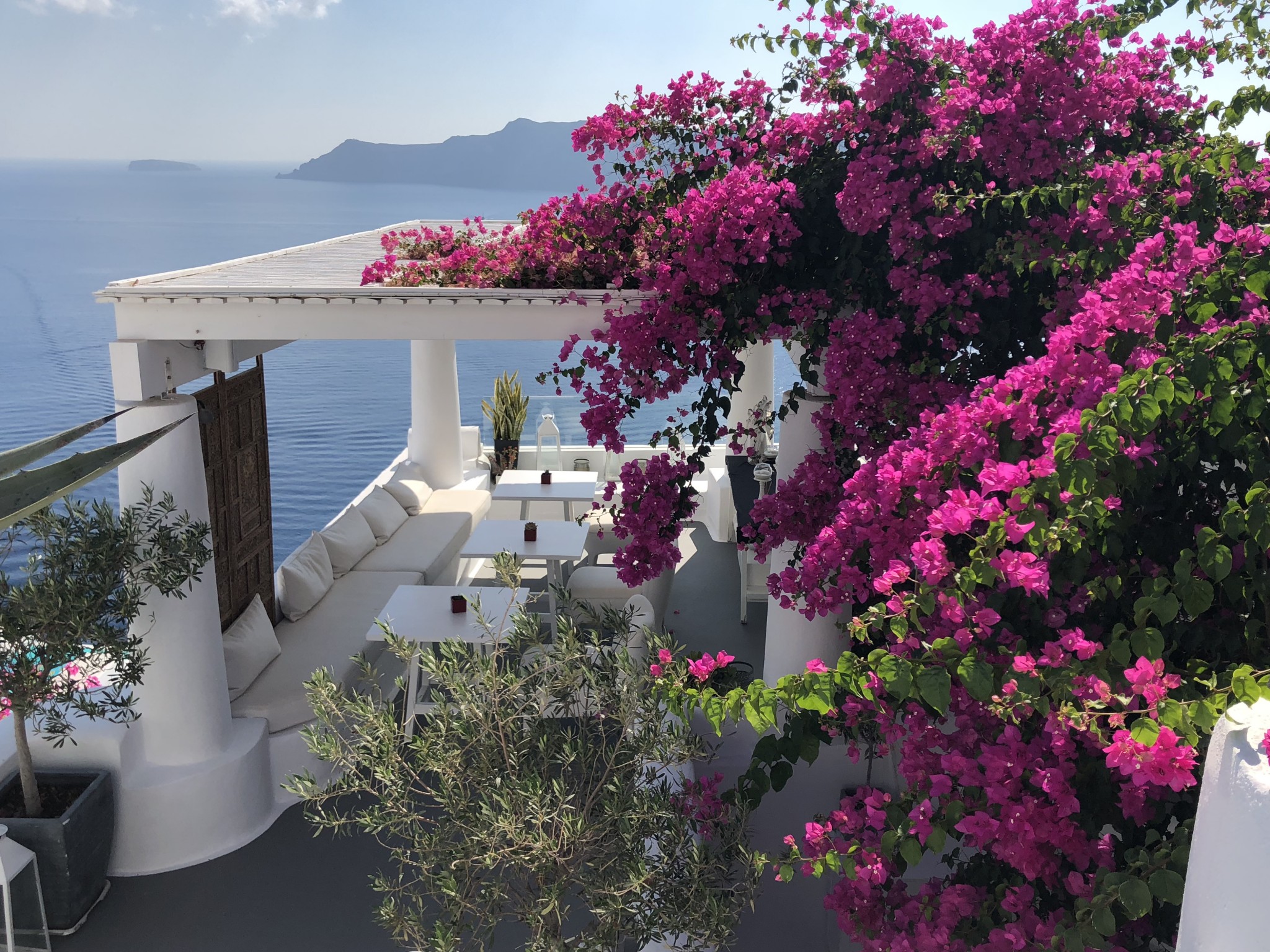 katikies hotel, most instagrammable spots oia, santorini, the-alyst.com