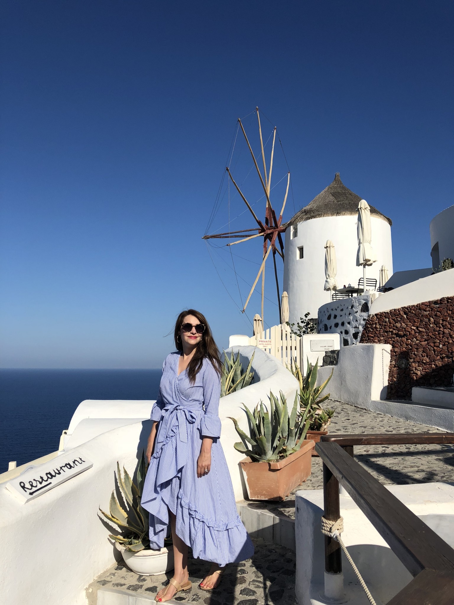 most instagrammable spots oia, santorini, the-alyst.com
