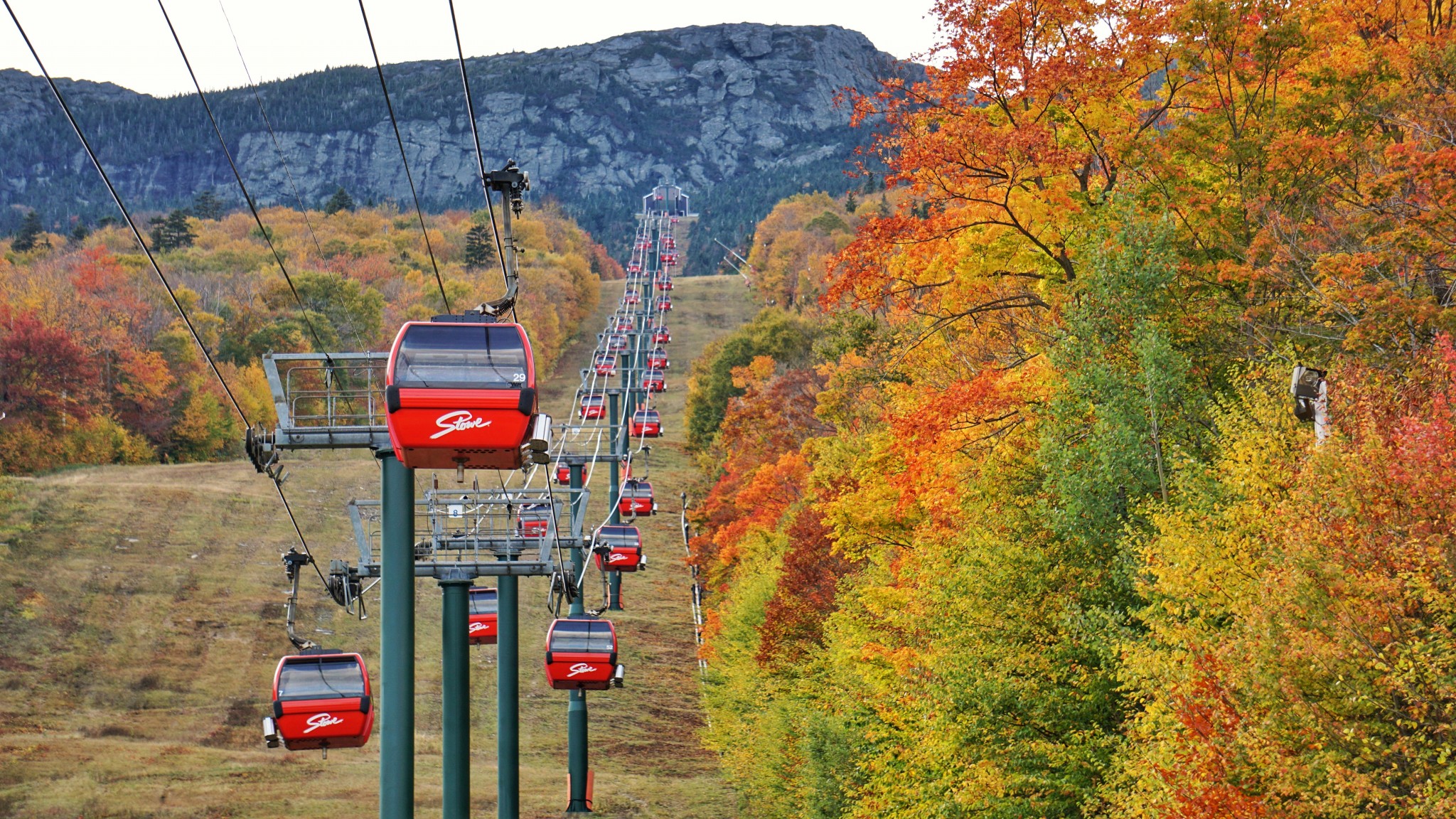 leaf peeping, foliage, stowe, vermont, the-alyst.com