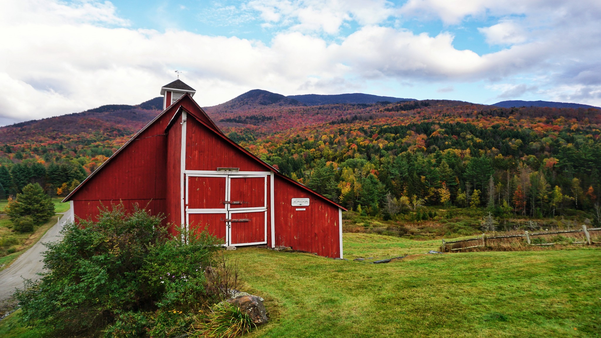 leaf peeping, foliage, stowe, vermont, the-alyst.com